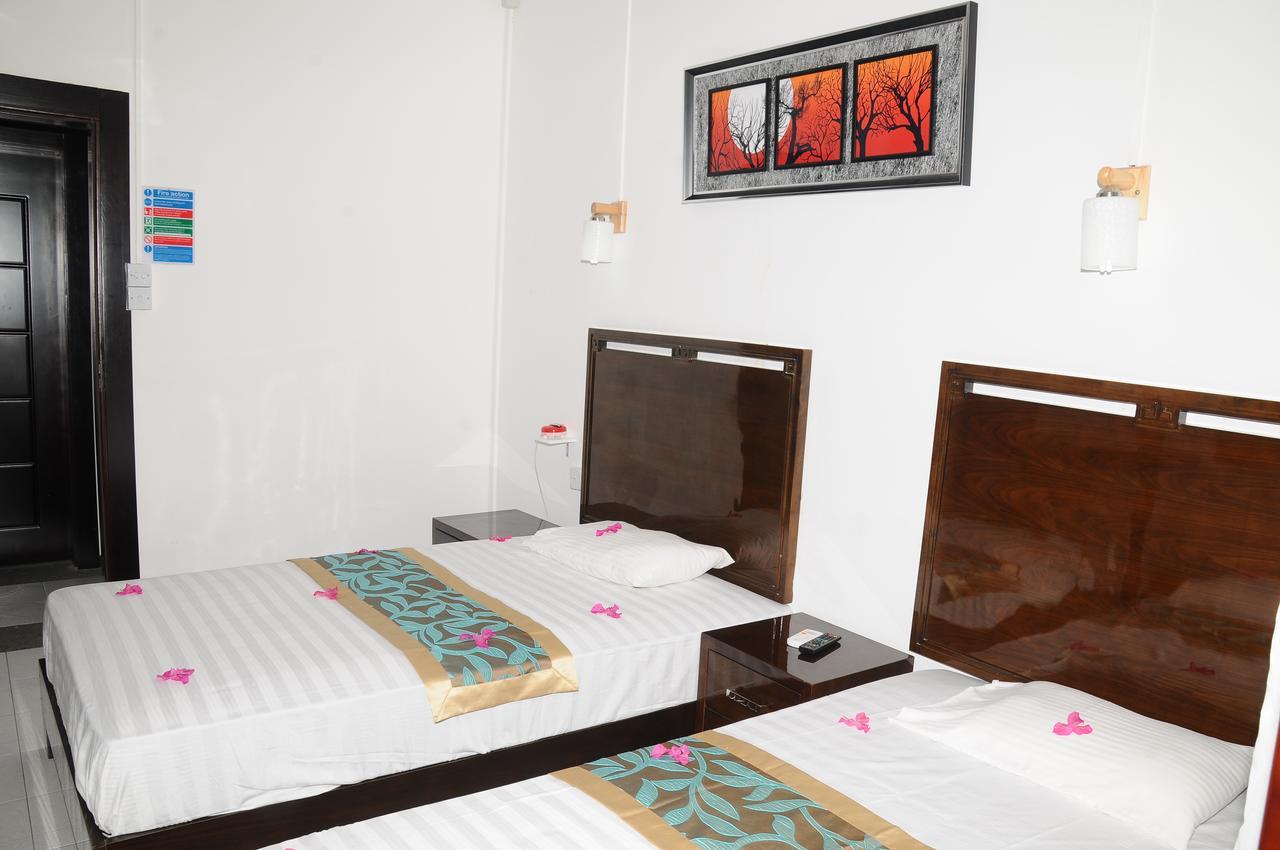 Le Flamboyant Hotel Port Mathurin Exterior photo